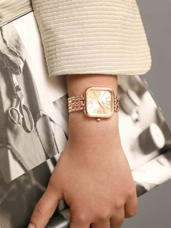 The Dotted-Link Square Watch - Rose Gold