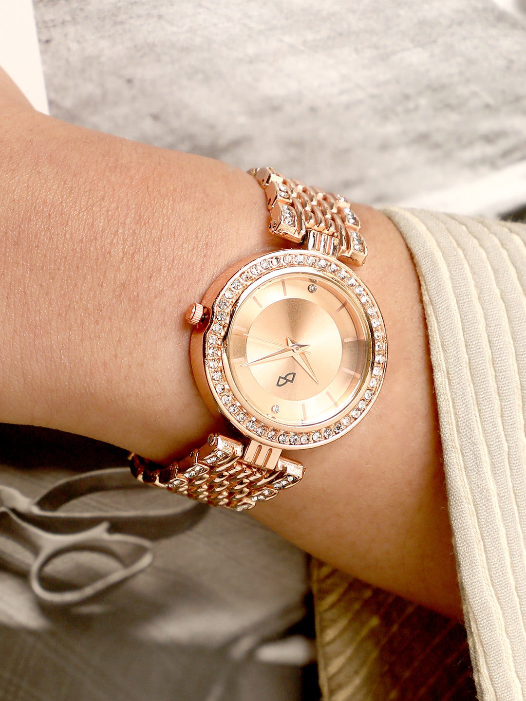 The Cristal-Orbit Round Watch - Rose Gold