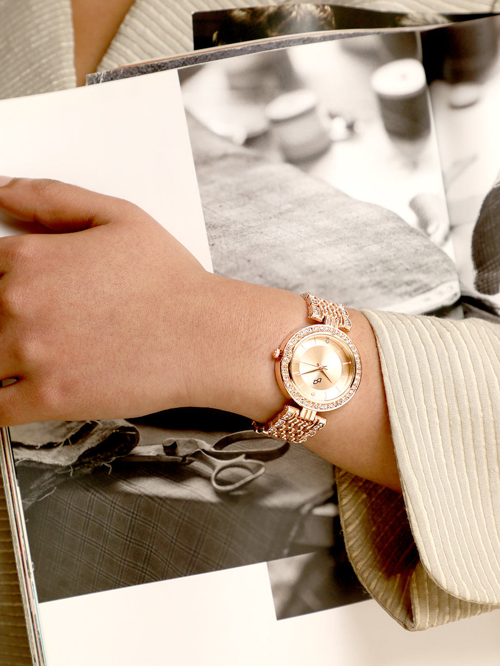 The Cristal-Orbit Round Watch - Rose Gold