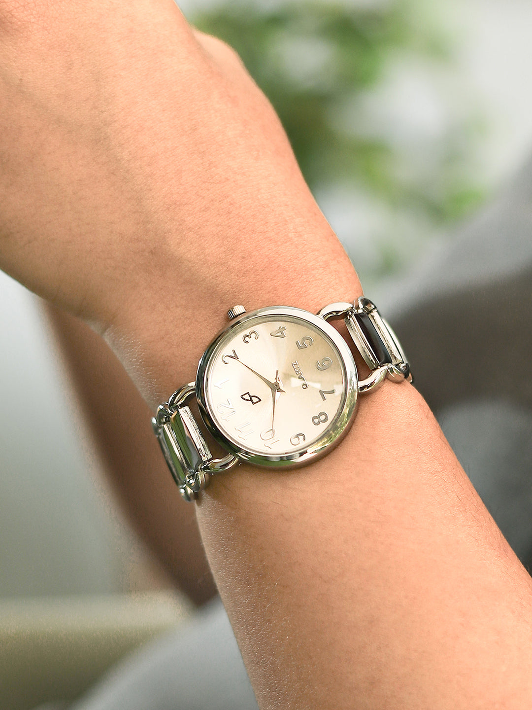 The Giorno-Orblink Round Watch - Metallic Silver