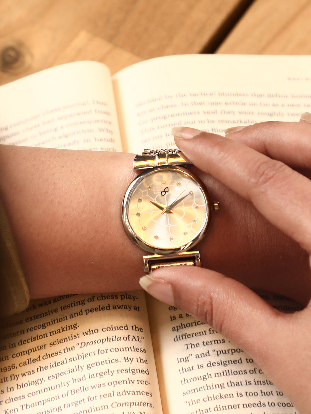 The Daily H-Link Round Watch - Metallic Silver