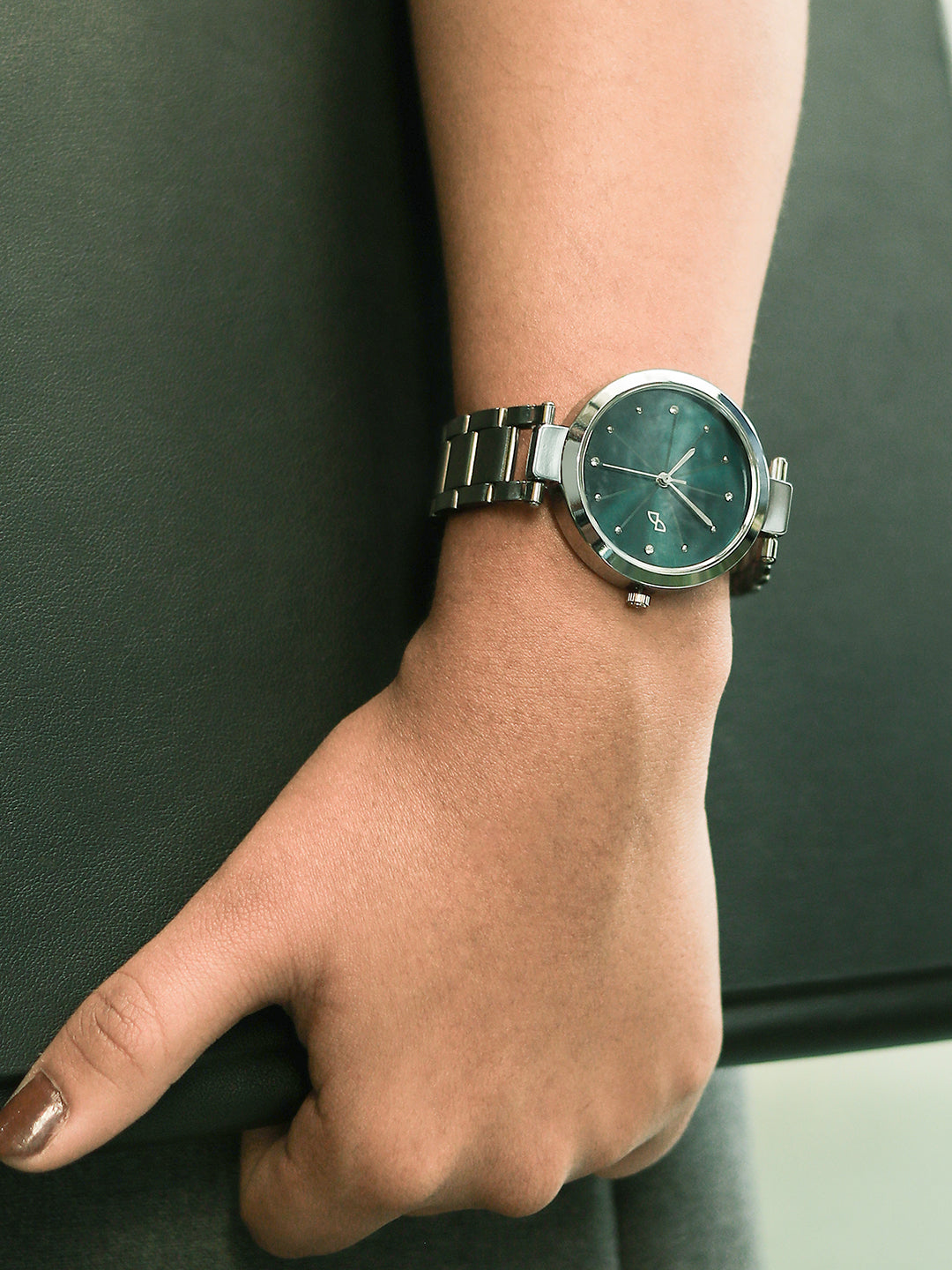 The Jour Round Watch - Emerald Green