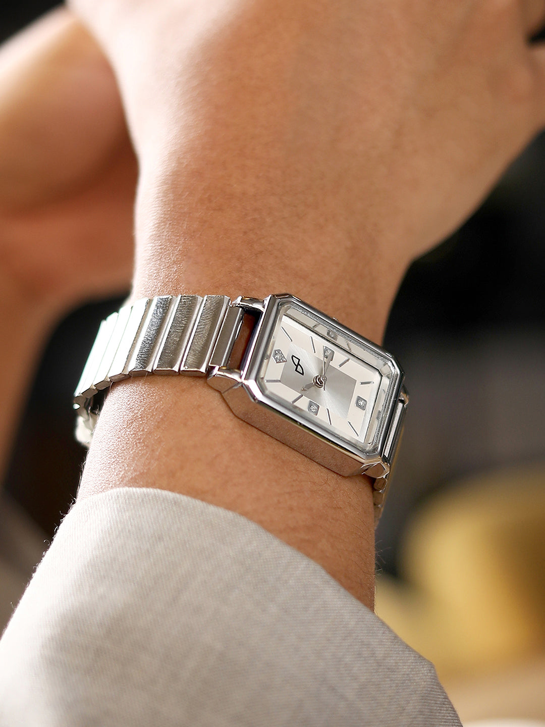 The Downtown Chain Rectangle Watch - Metallic Silver