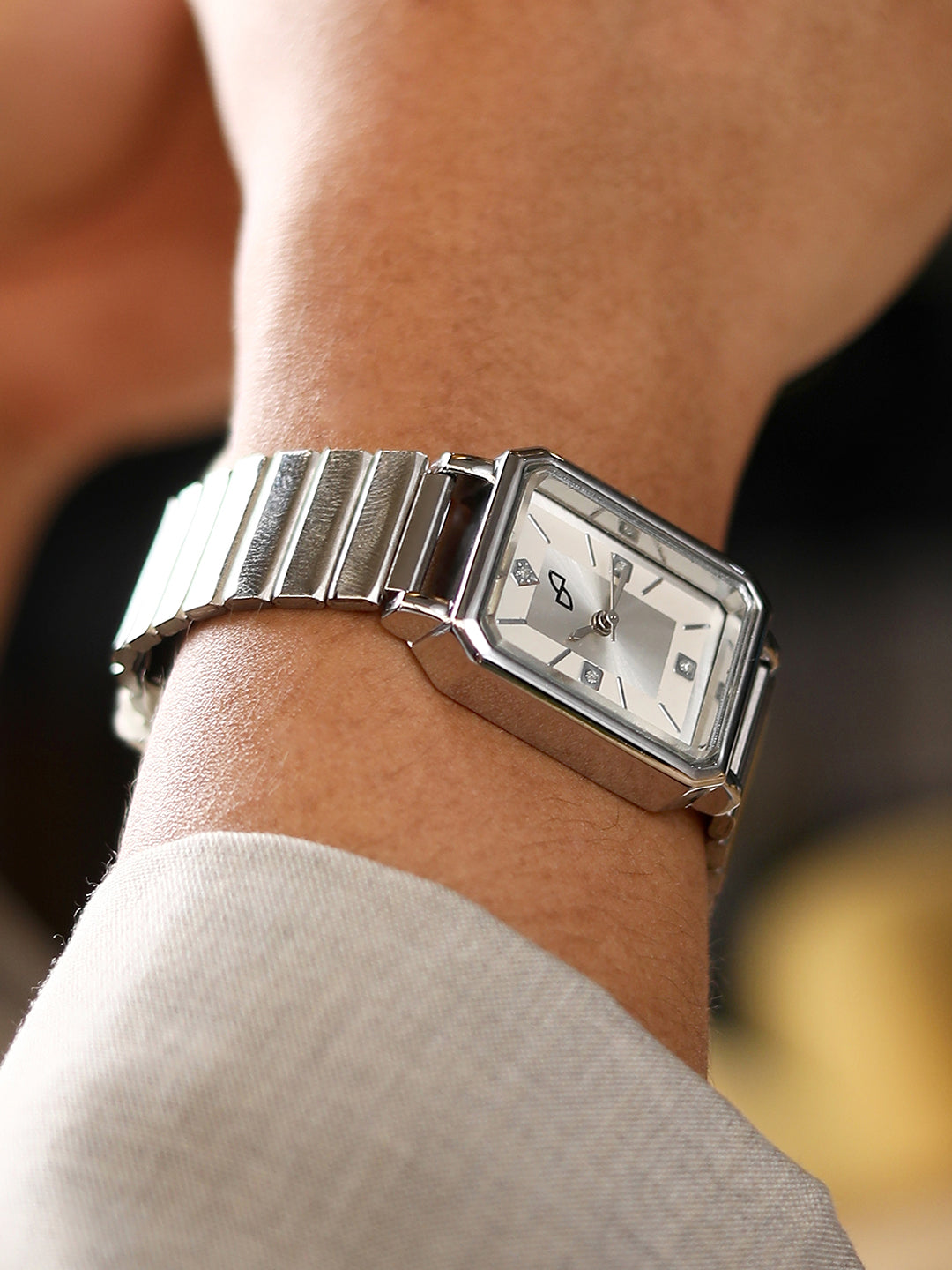 The Downtown Chain Rectangle Watch - Metallic Silver