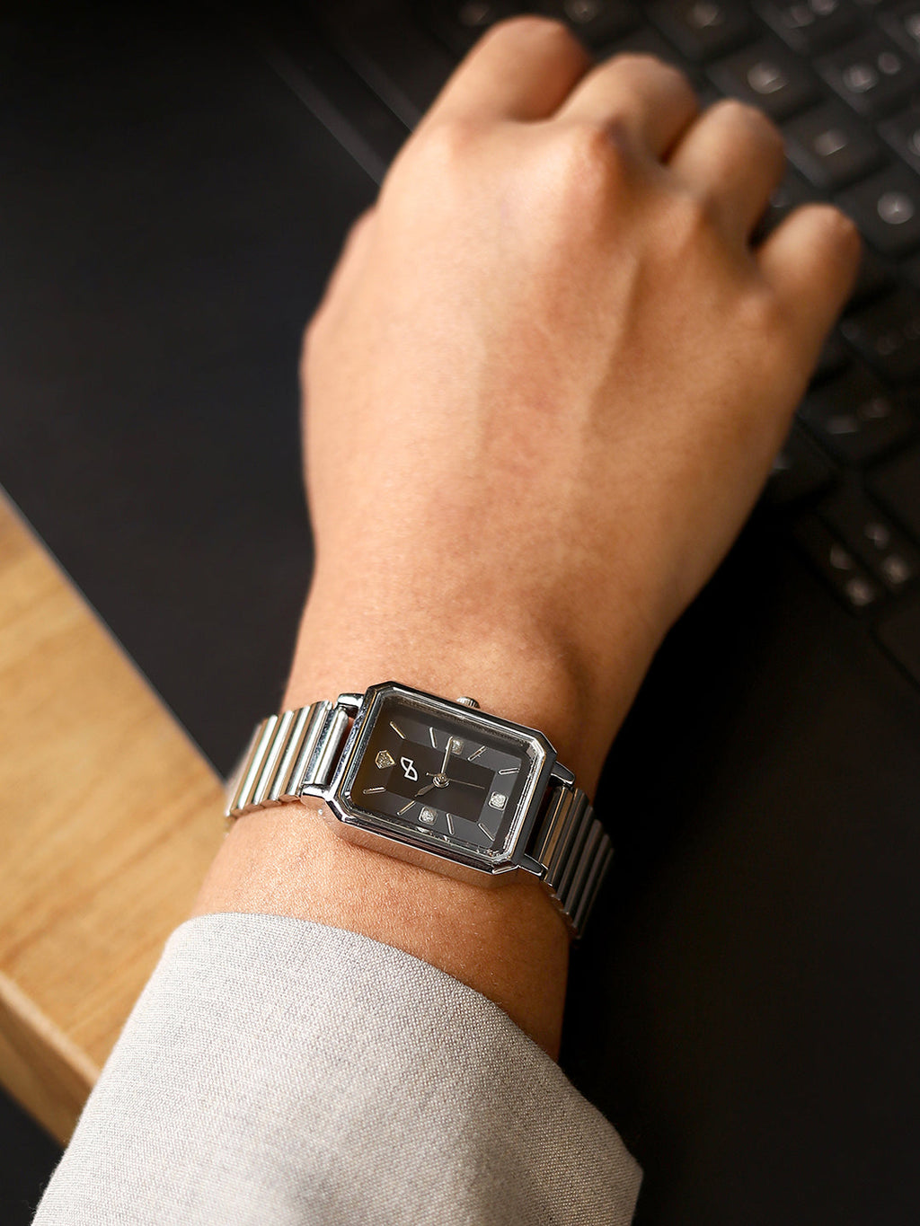 The Downtown Chain Rectangle Watch - Onyx Black