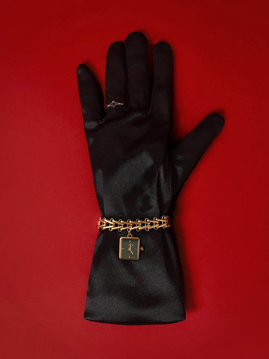 The Noir Charm Chain Watch - Gold