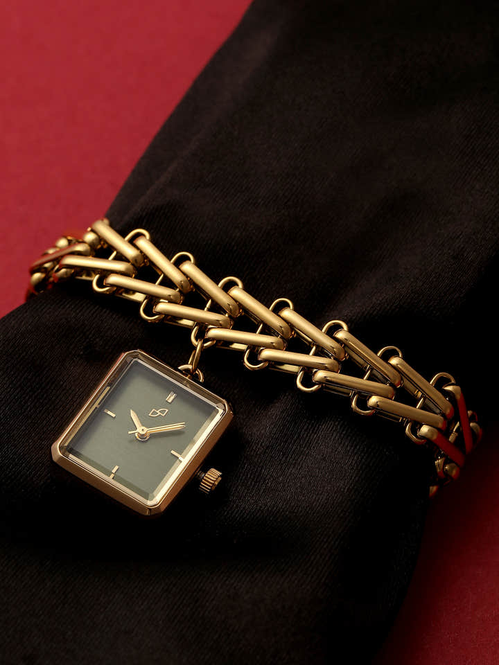 The Noir Charm Chain Watch - Gold