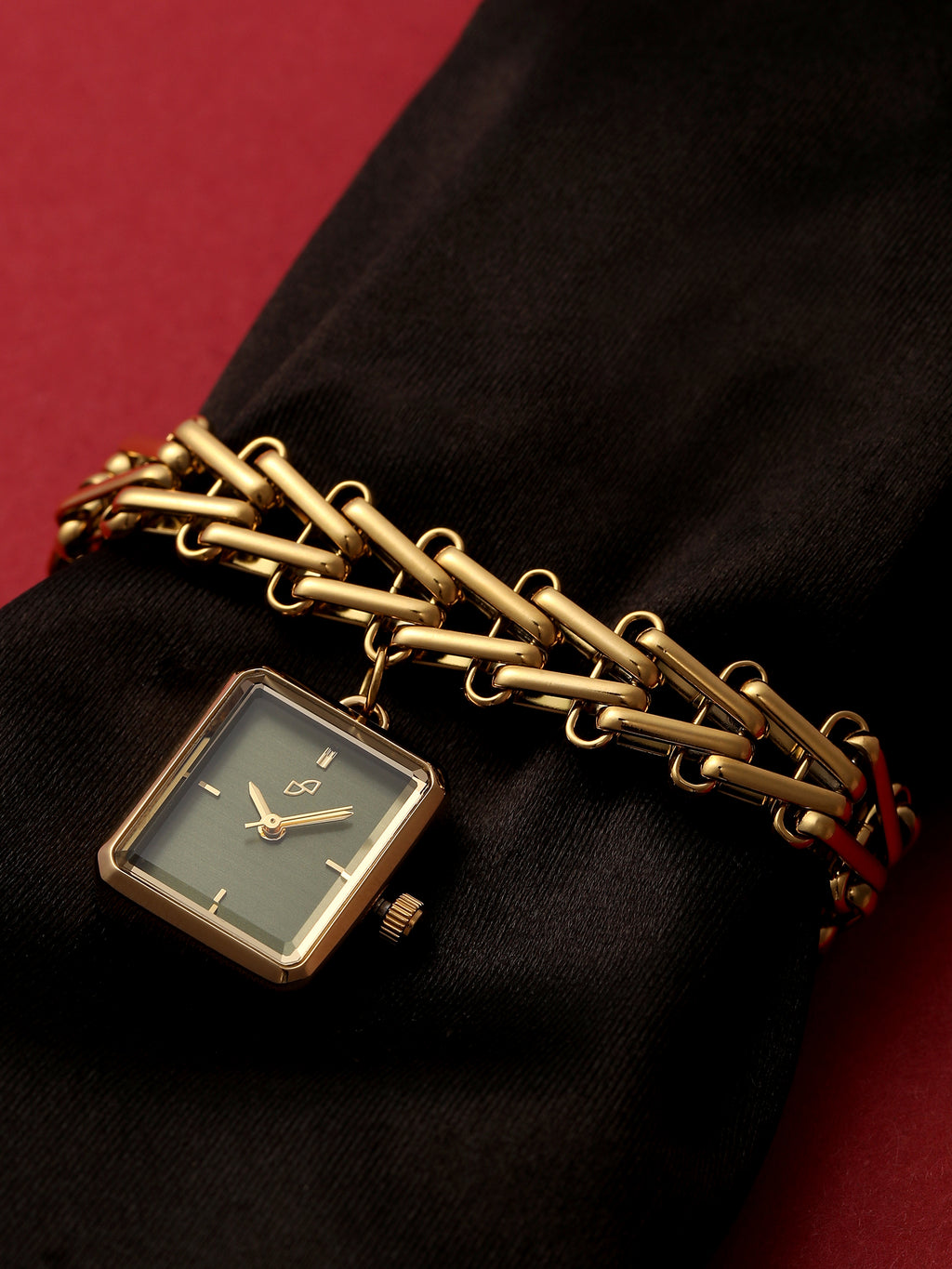The Noir Charm Chain Watch - Gold