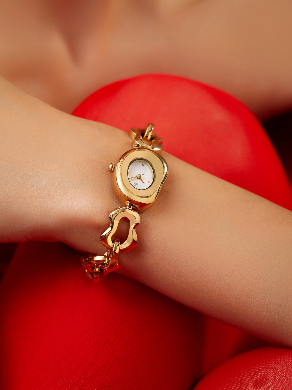 The Emerald Charm Chain Watch - Gold