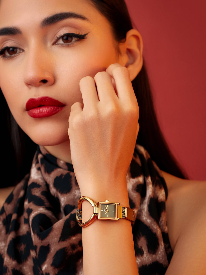 The Emerald Rectangular Bracelet Watch - Gold