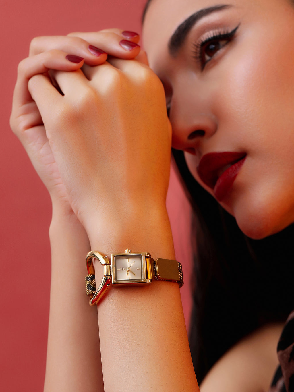 The Emerald Rectangular Bracelet Watch - Gold