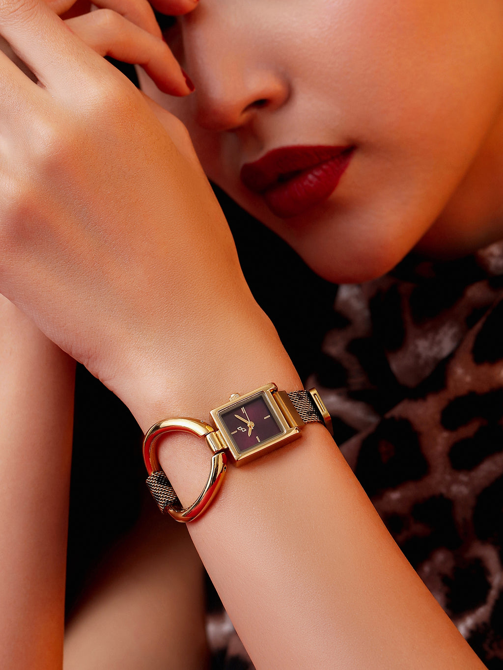 The Emerald Rectangular Bracelet Watch - Gold