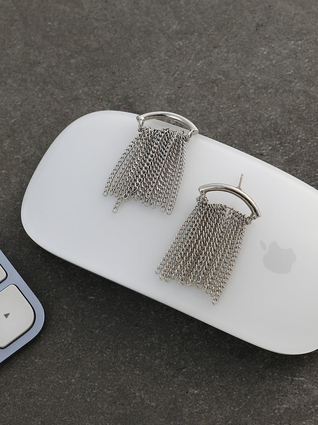 The Hanging Chain Bar Drop Earrings - Metallic Silver