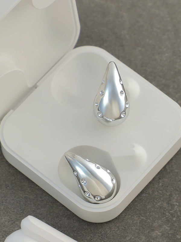 The Small Dented Teardrop Stud Earrings - Metallic Silver