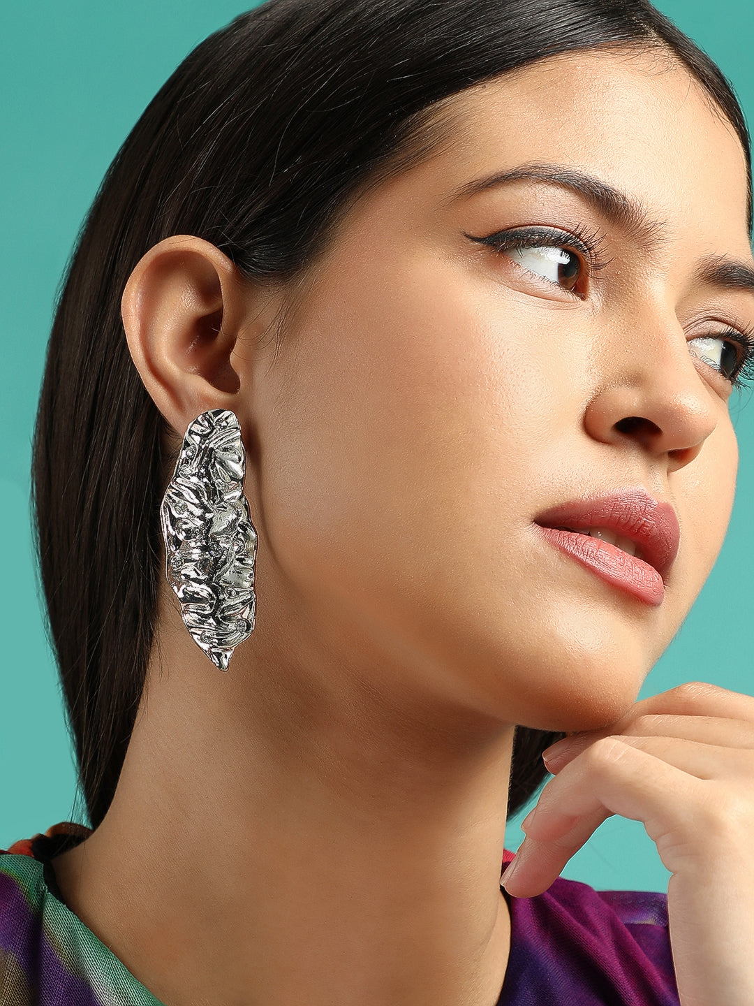 The Foglia Drop Earrings - Metallic Silver