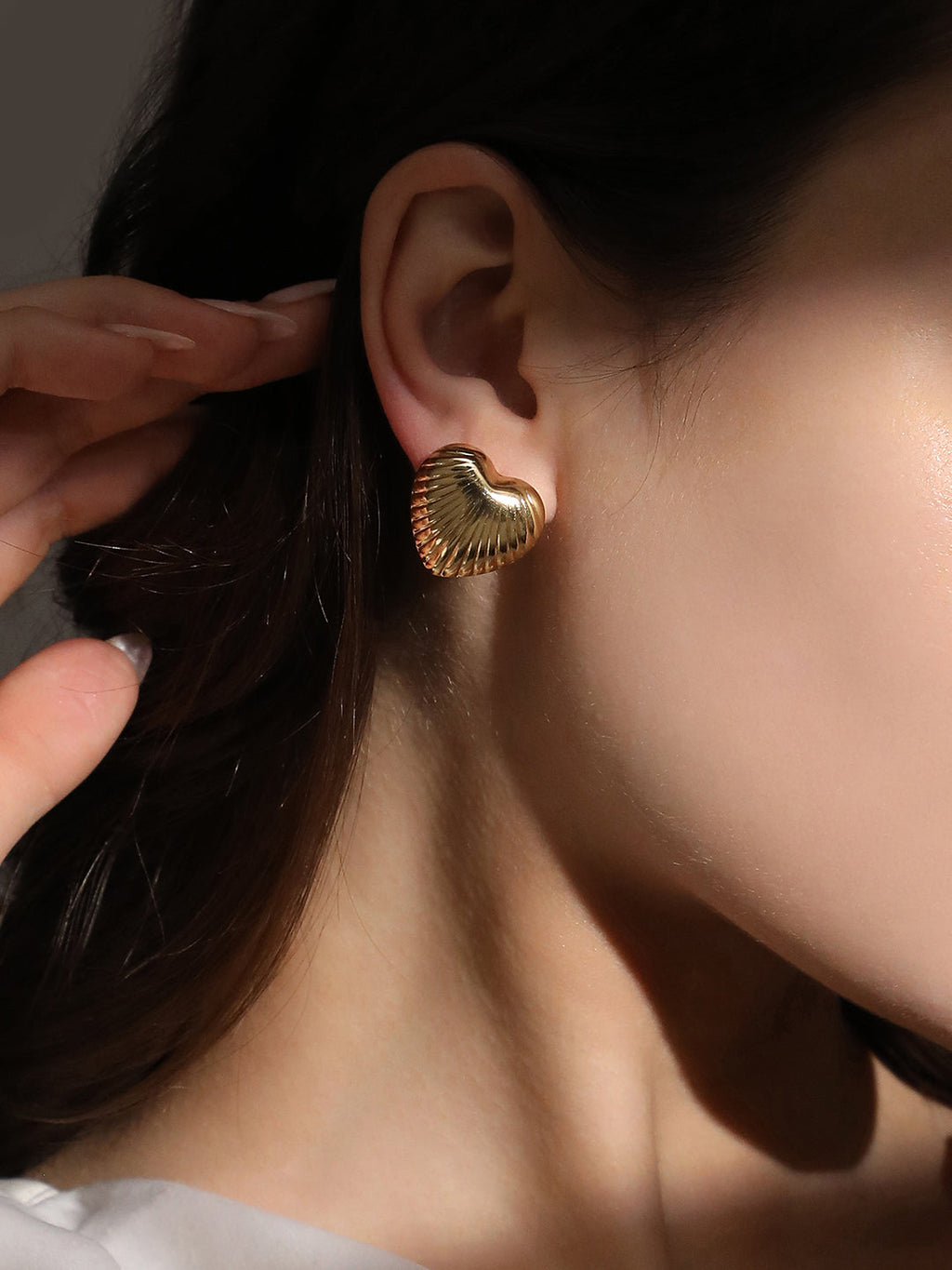 Women's The Ribbed-Coeur Stud Earrings - California Gold