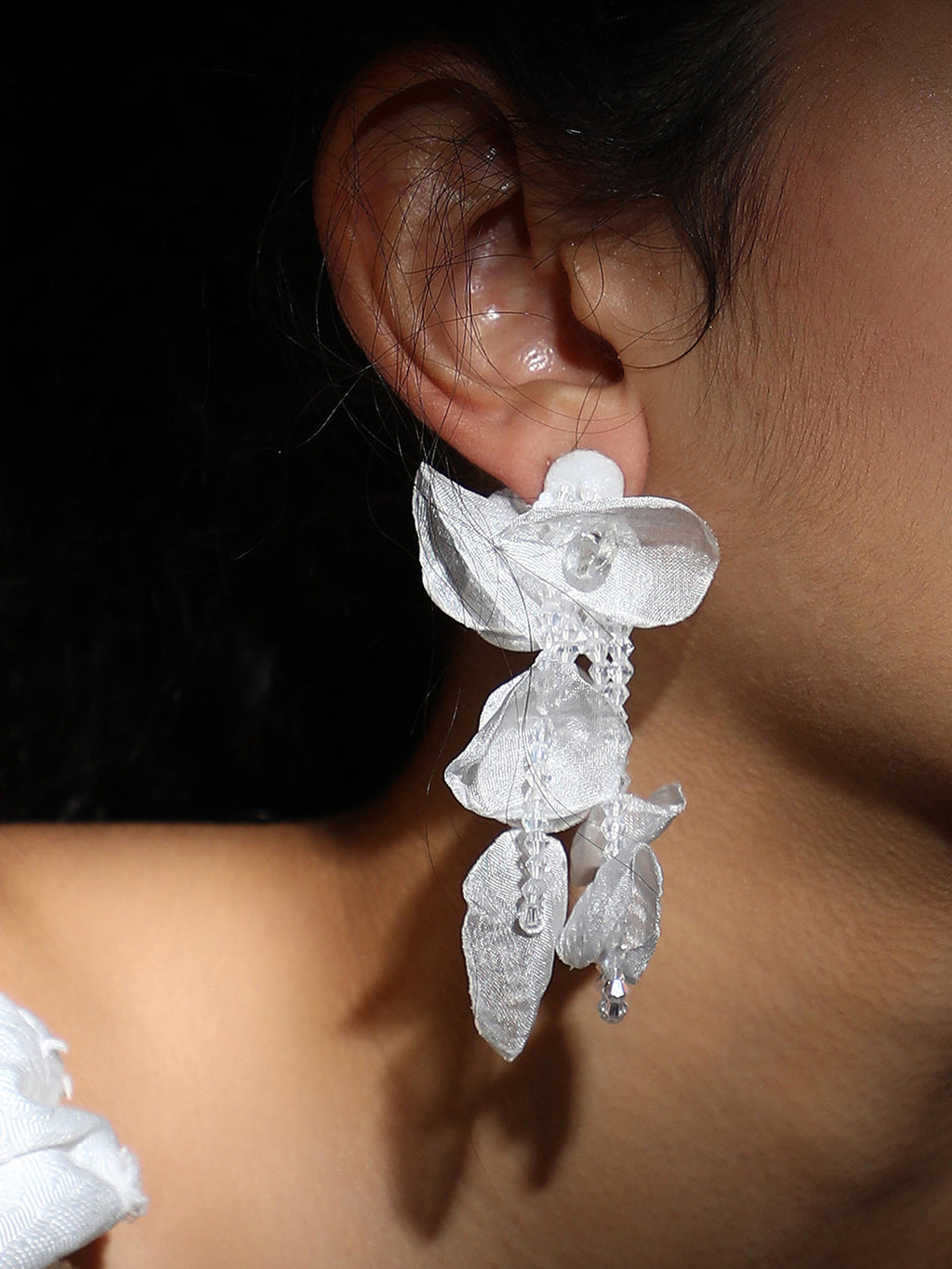 The Petalyn Drop Earrings - Daisy White