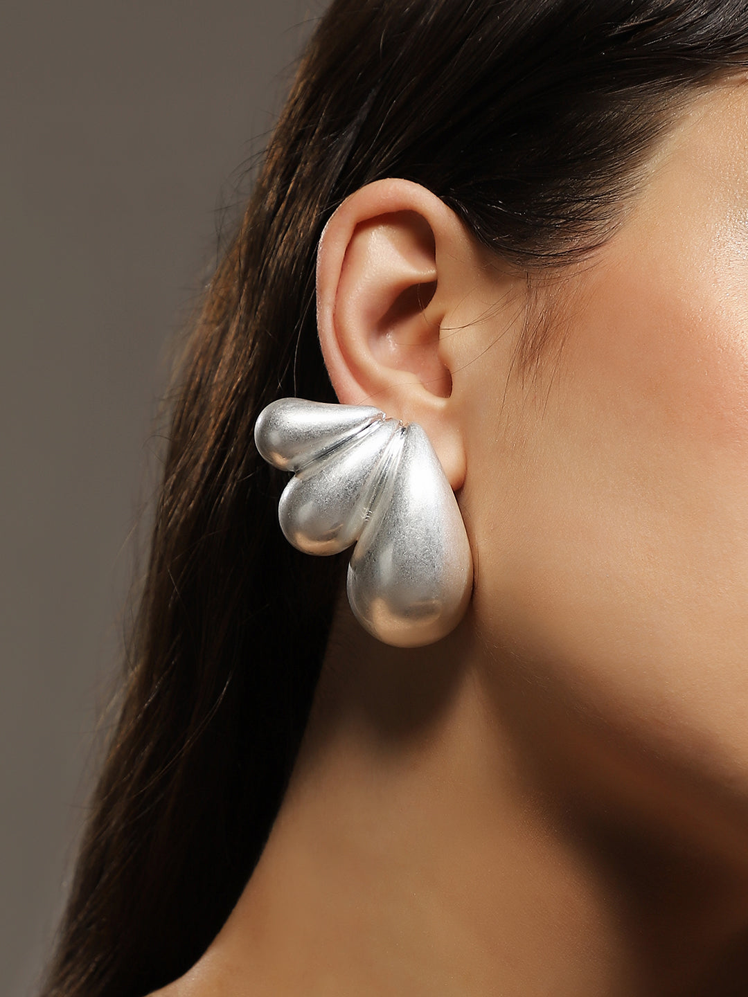 The Puffy-Teardrop Drop Earrings - Metallic Silver