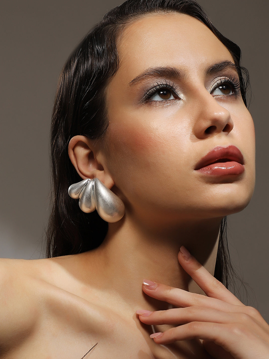 The Puffy-Teardrop Drop Earrings - Metallic Silver
