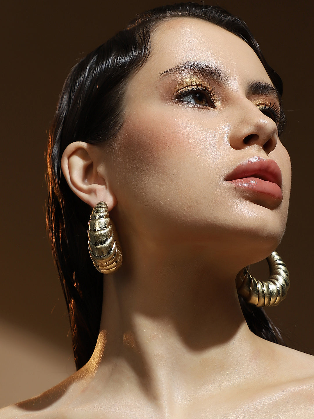The Chunky-Ripple Hoop Earrings - California Gold