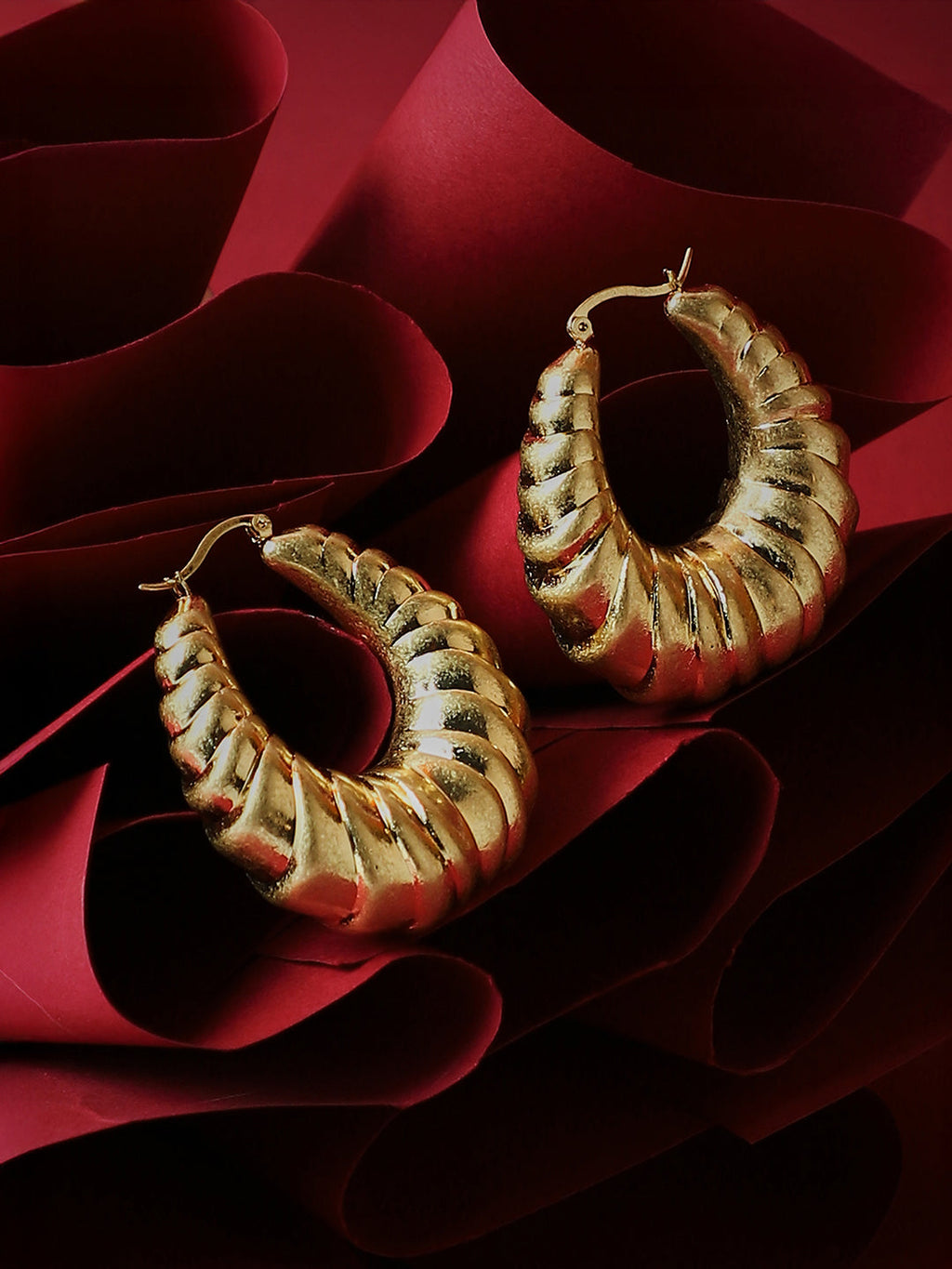 The Chunky-Ripple Hoop Earrings - California Gold