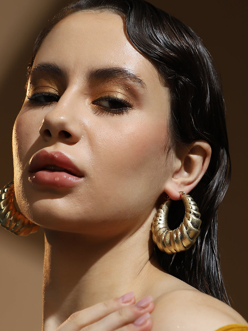 The Chunky-Ripple Hoop Earrings - California Gold