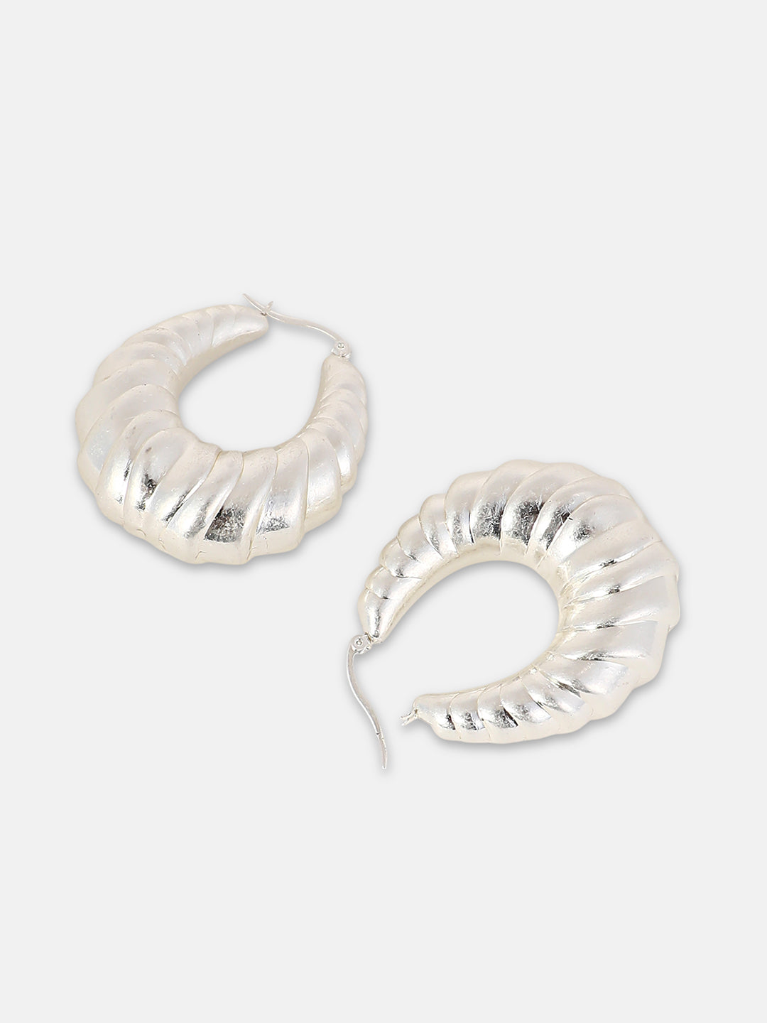 The Chunky-Ripple Hoop Earrings - Metallic Silver