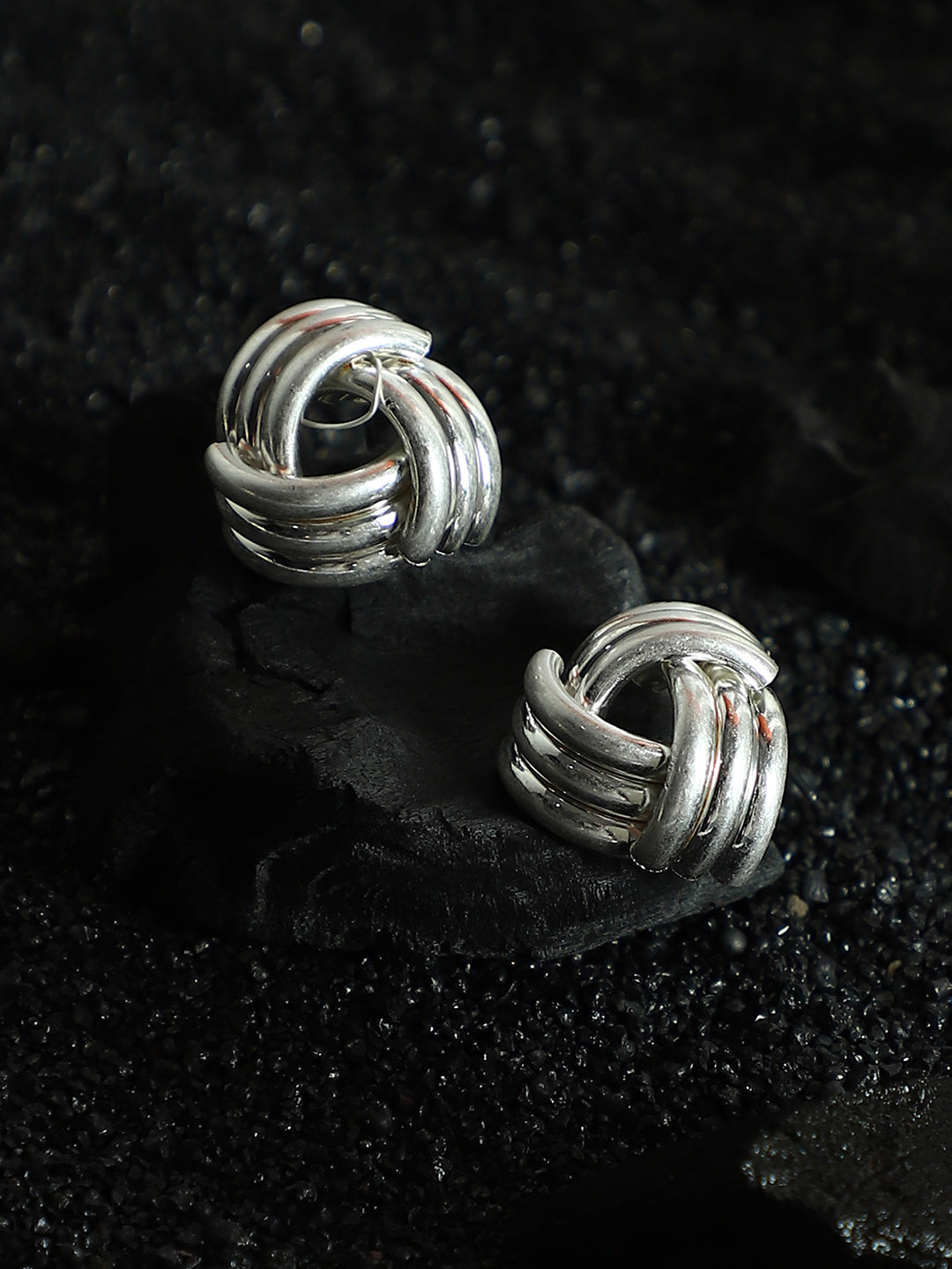 The Small Ribbed-Intertwine Stud Earrings - Metallic Silver