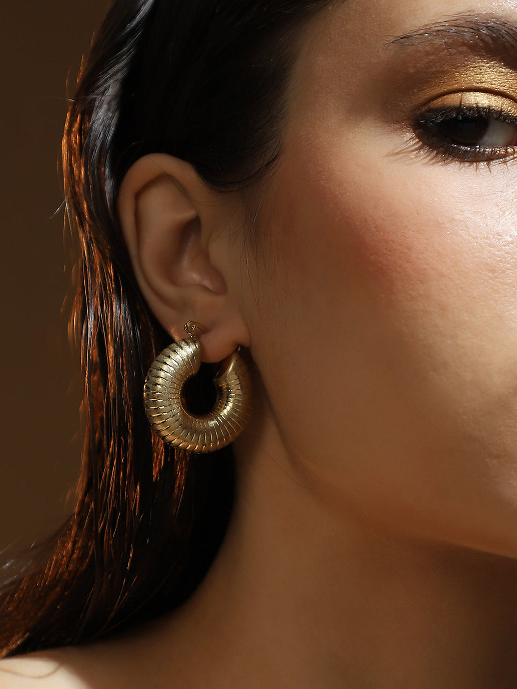 The Snake-Ribbed Hoop Earrings - California Gold