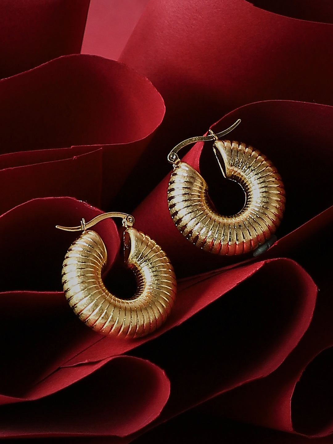 The Snake-Ribbed Hoop Earrings - California Gold
