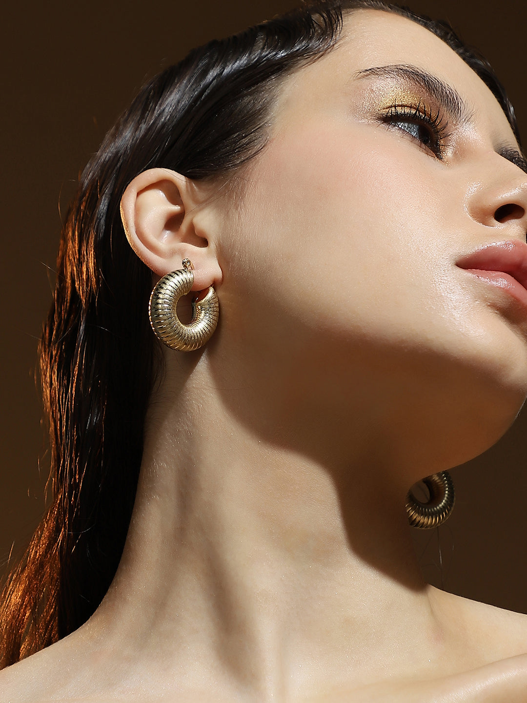 The Snake-Ribbed Hoop Earrings - California Gold