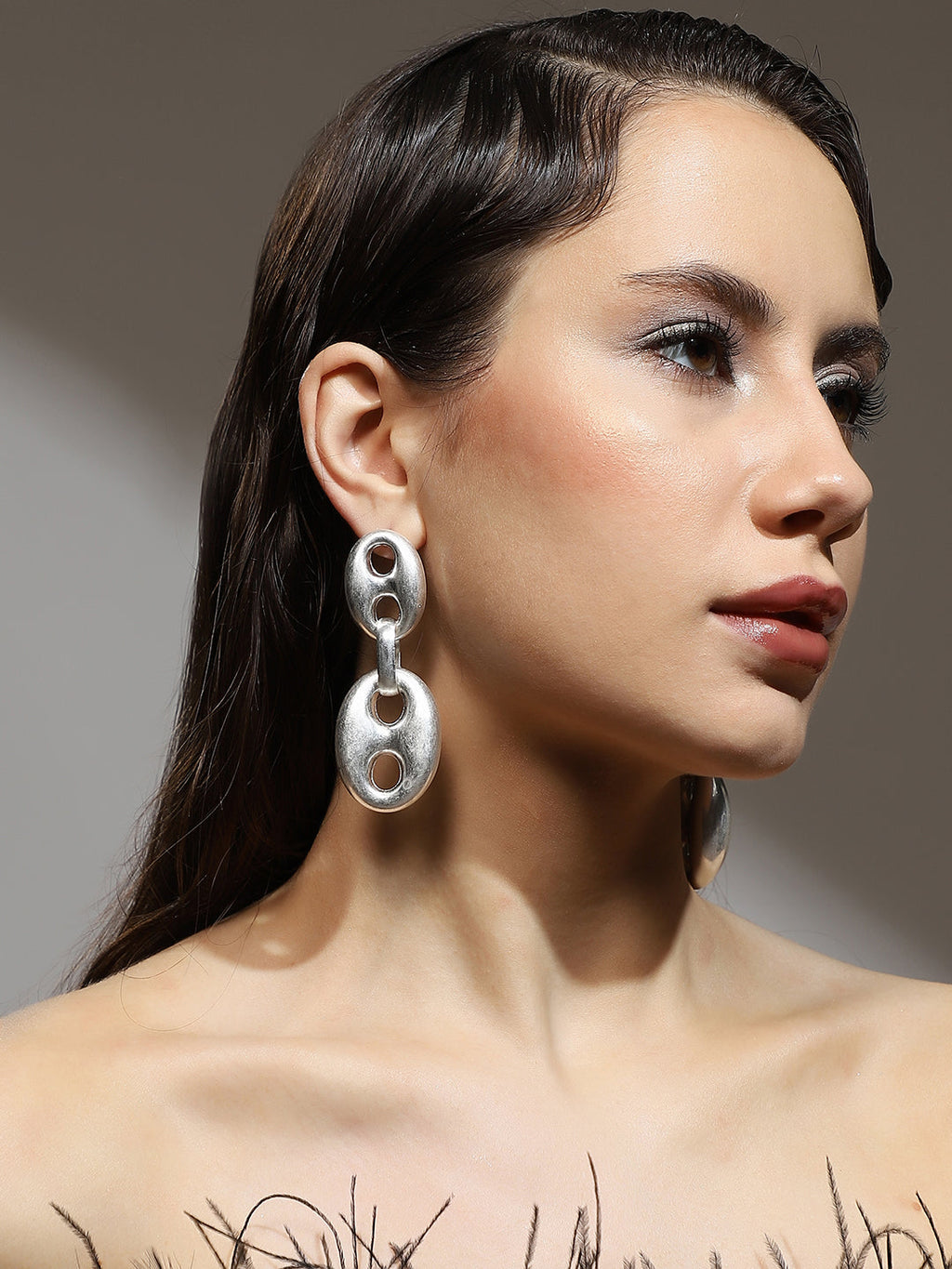 The Dented-Bolt Drop Earrings - Metallic Silver