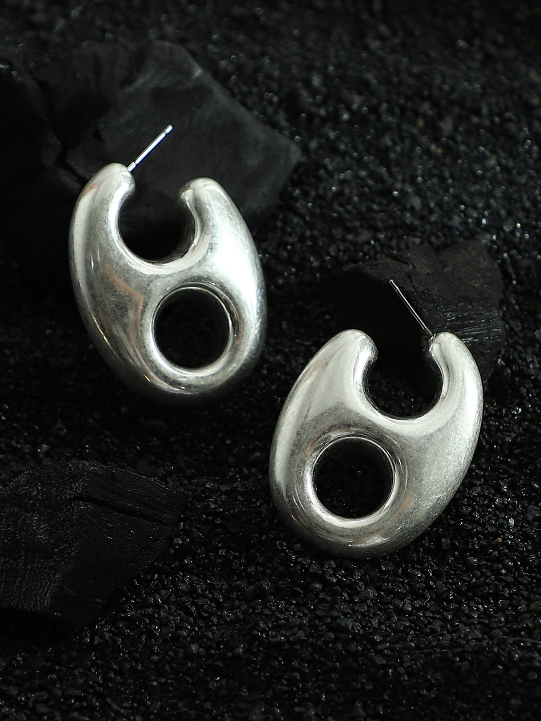 The Medium Bolt Hoop Earrings - Metallic Silver