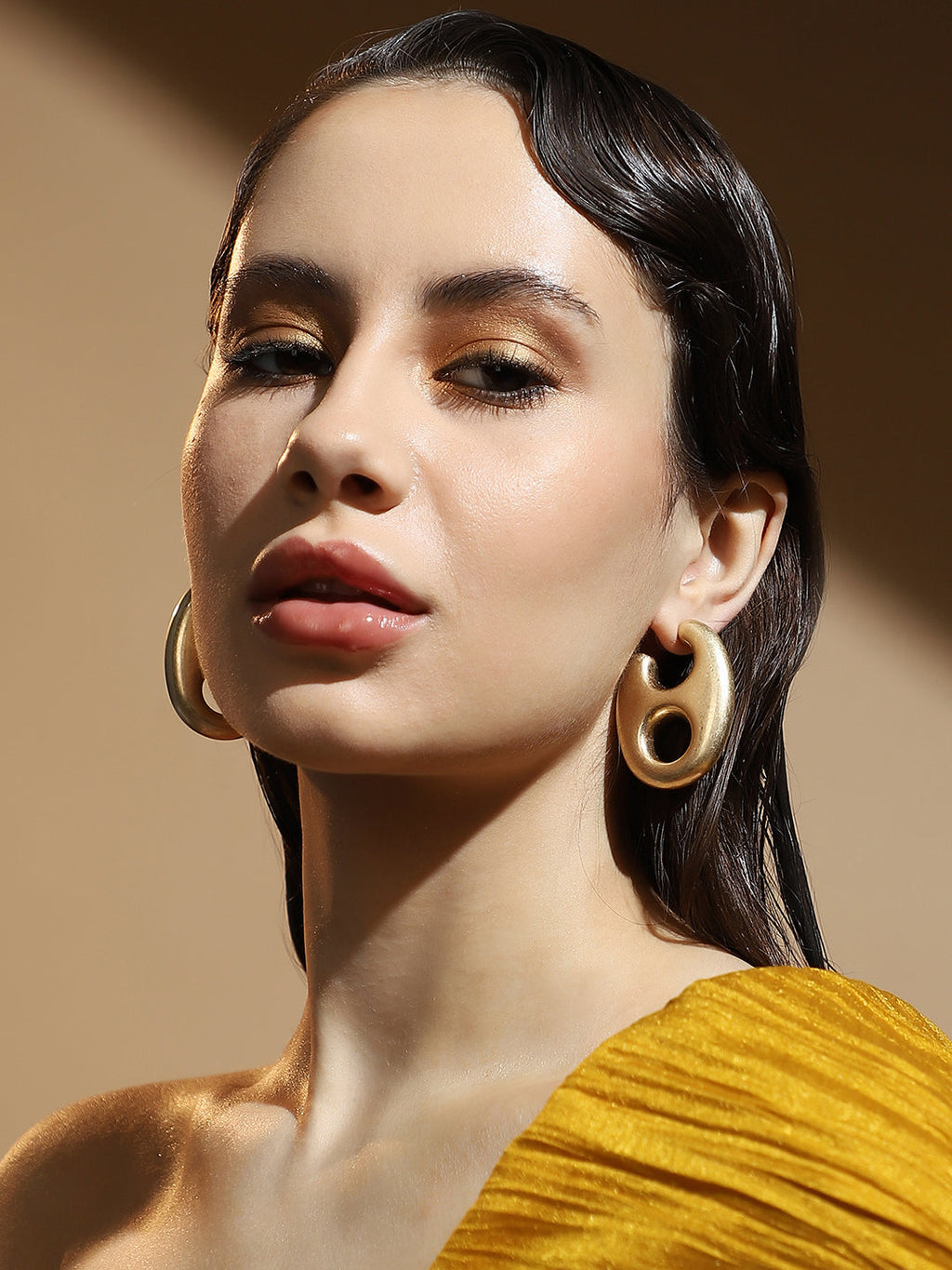 The Large Bolt Hoop Earrings - California Gold