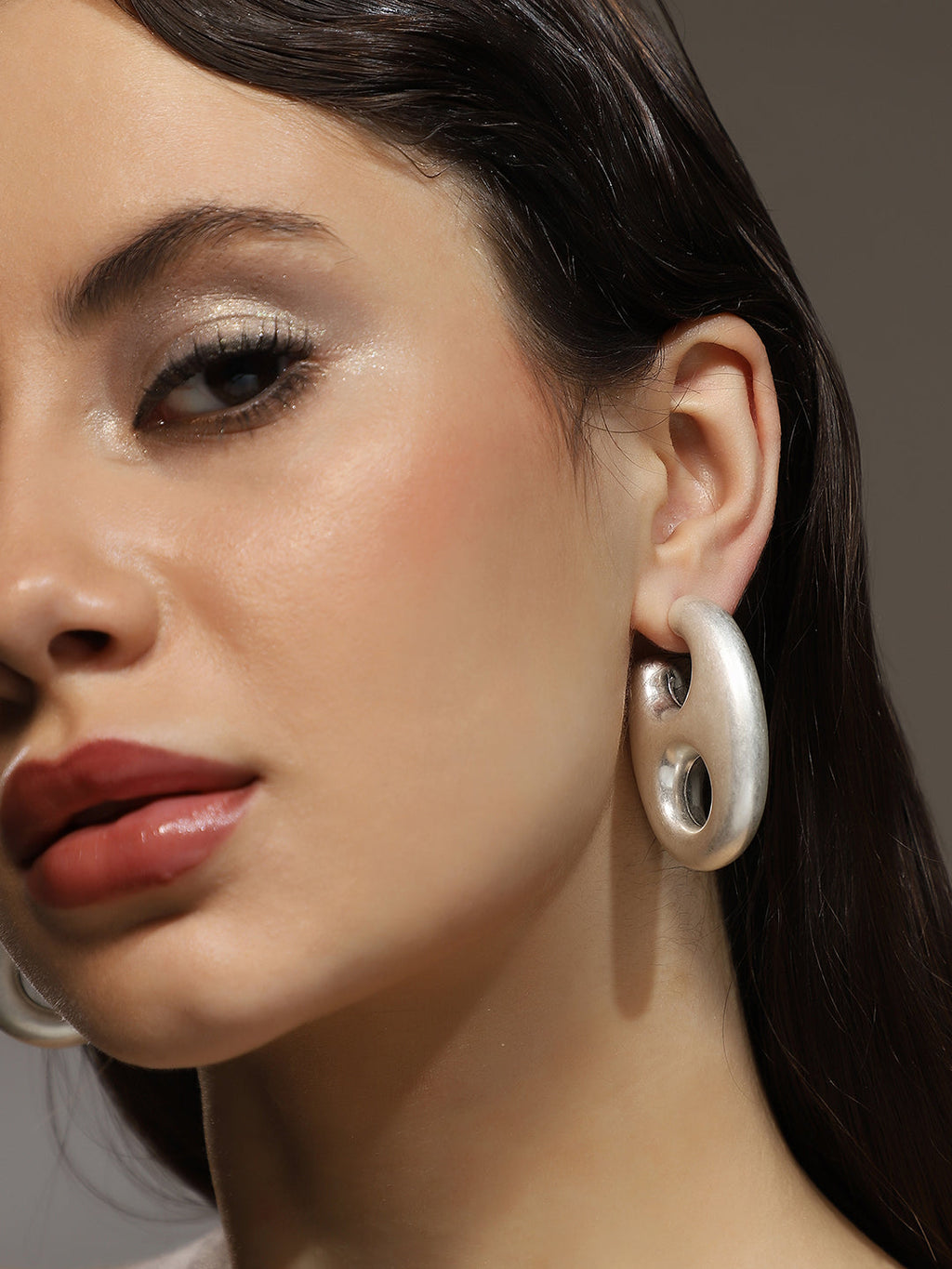 The Large Bolt Hoop Earrings - Metallic Silver