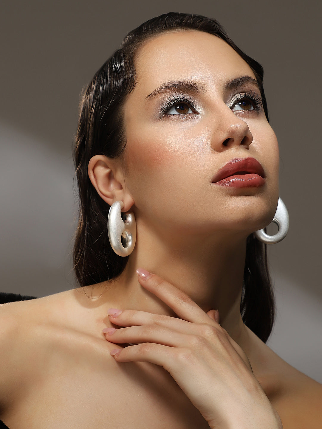 The Large Bolt Hoop Earrings - Metallic Silver