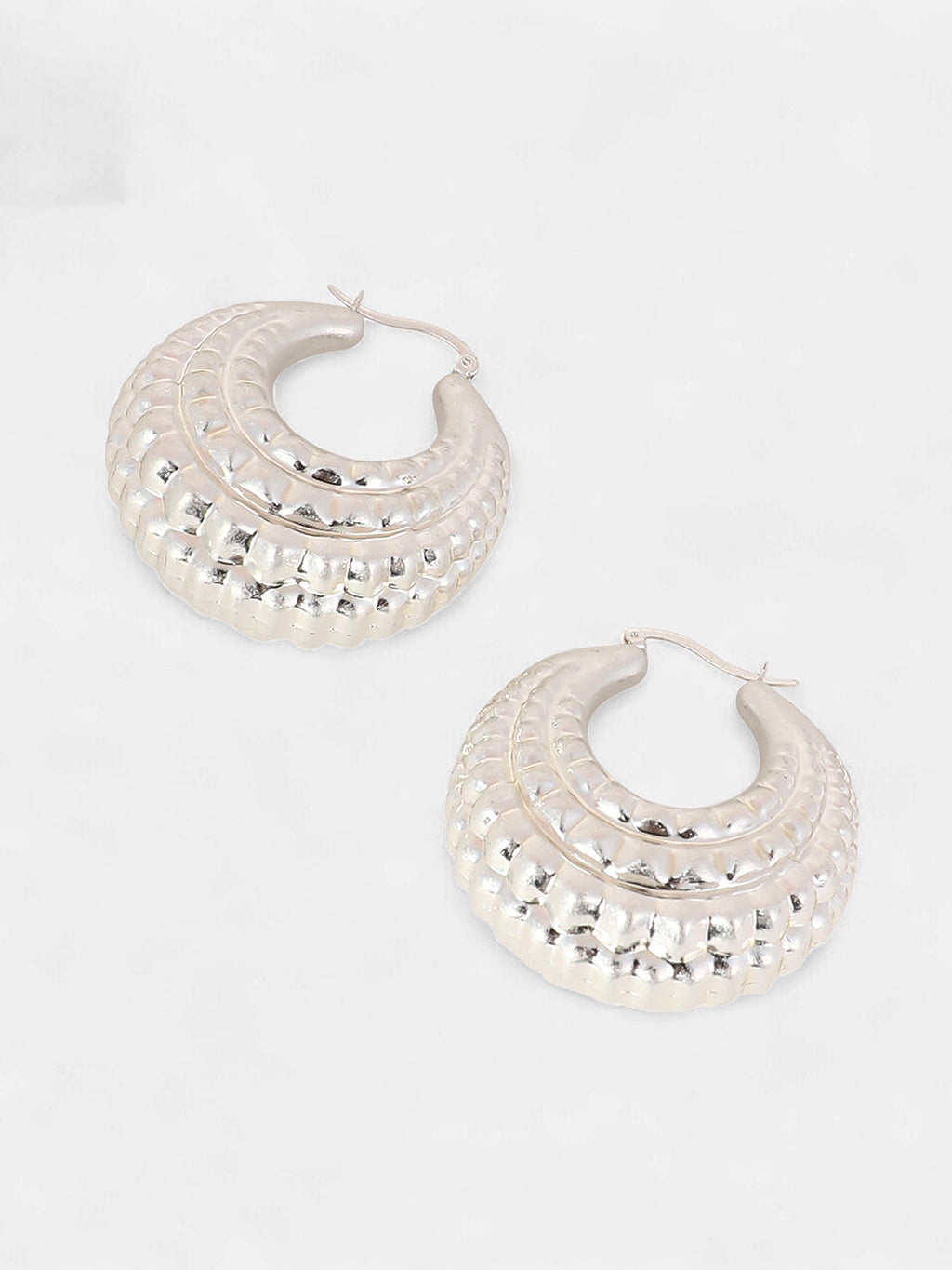 The Chunky-Dotted Hoop Earrings - Metallic Silver