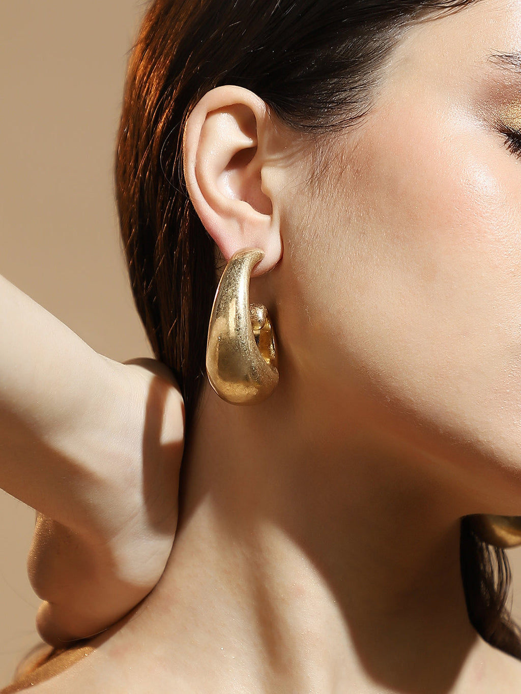 The Swirl Hoop Earrings - California Gold