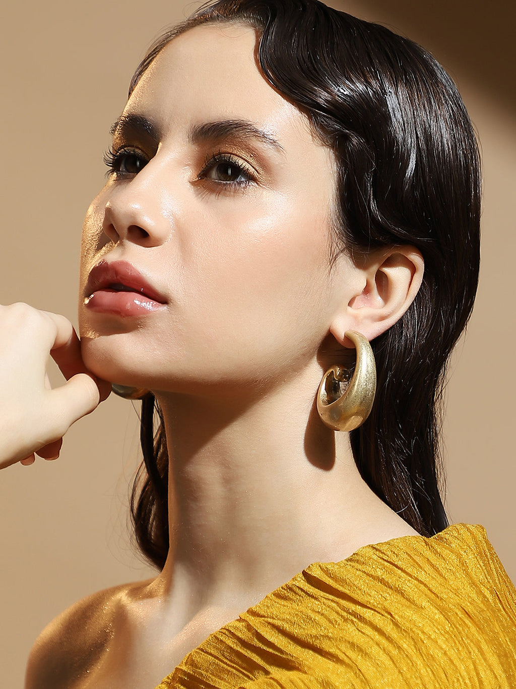 The Swirl Hoop Earrings - California Gold