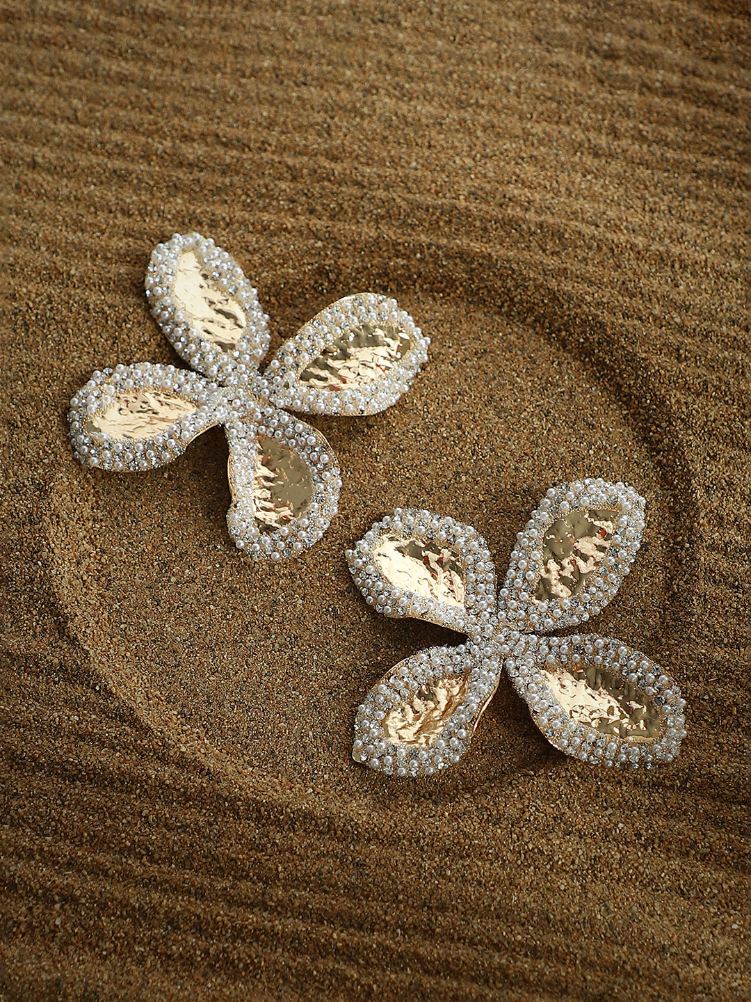 The Oulined-Petalia Statement Earrings - Crystal Silver