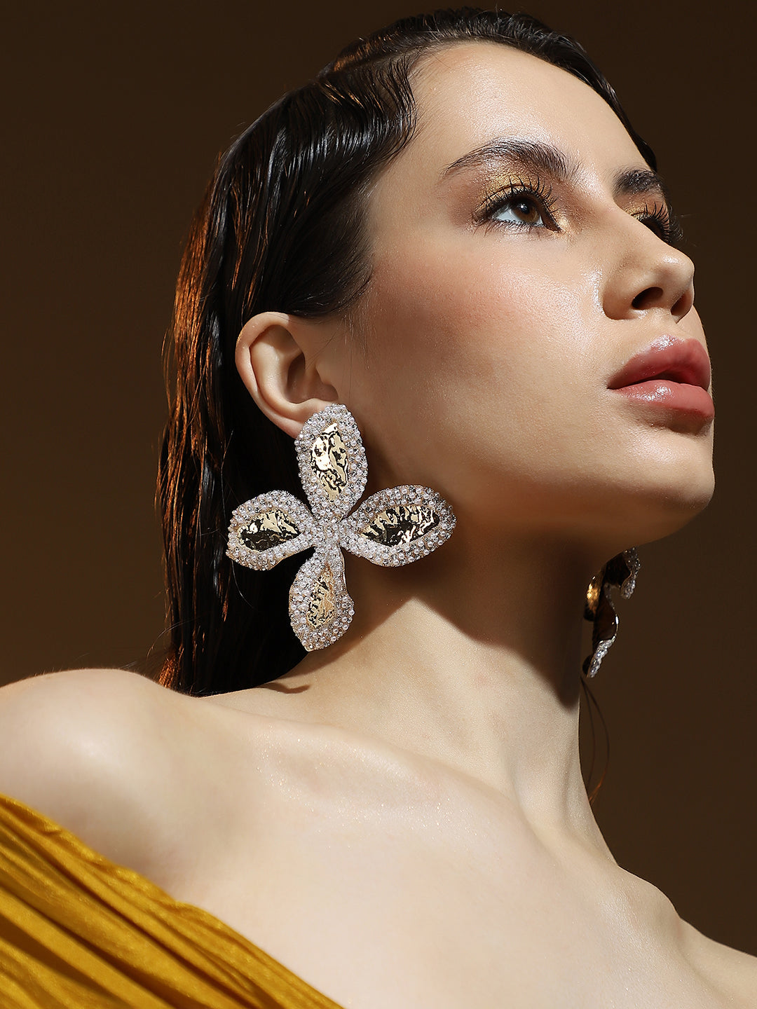 The Oulined-Petalia Statement Earrings - Crystal Silver