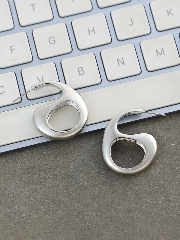 The Mid-Gloss Bolt Hoop Earrings - Chrome Silver