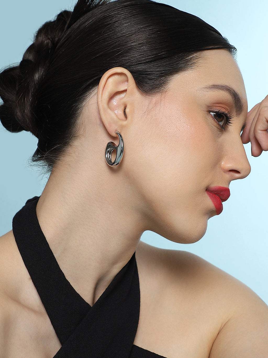 The Mid-Gloss Bolt Hoop Earrings - Chrome Silver