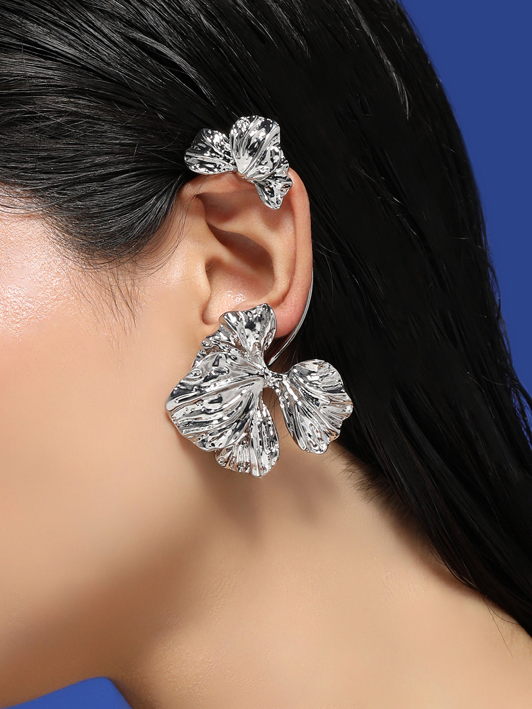 The Withering-Petal Cuff Earrings - Metallic Silver