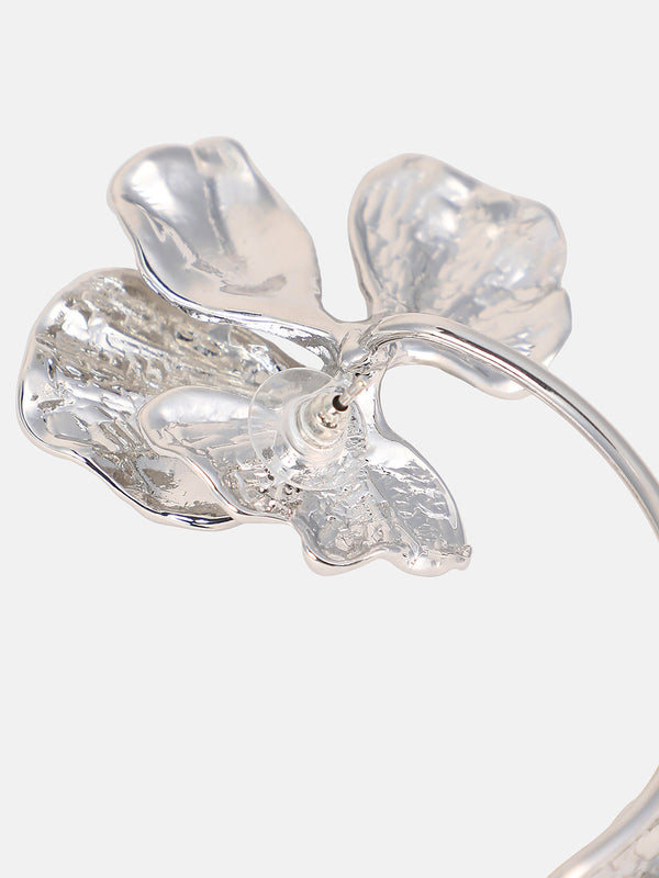 The Withering-Petal Cuff Earrings - Metallic Silver