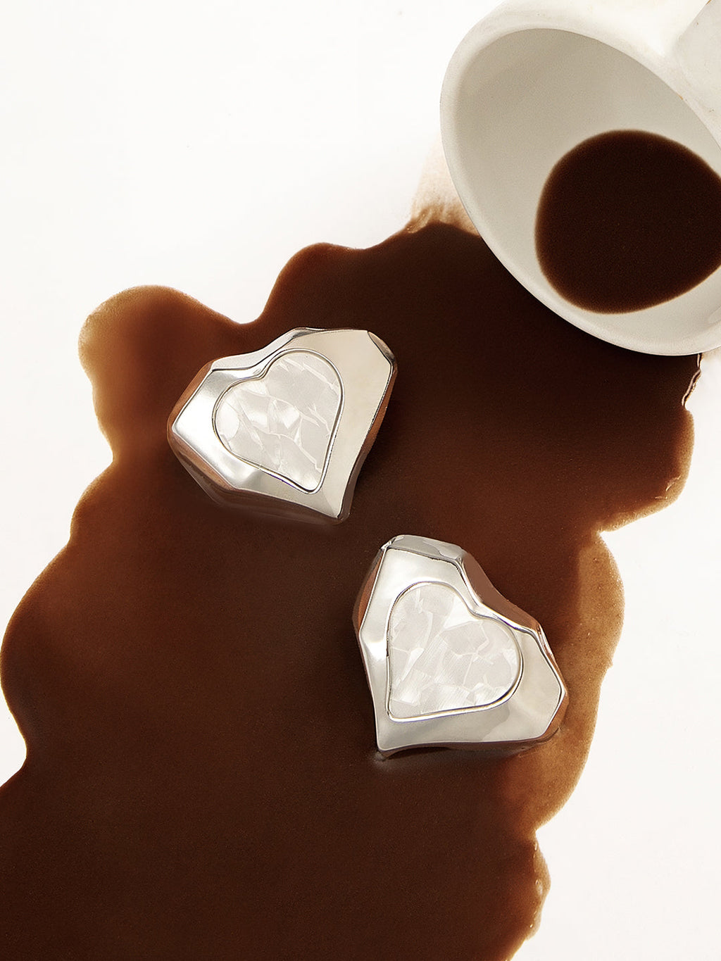 The Coeur-Edge Stud Earrings - Metallic Silver