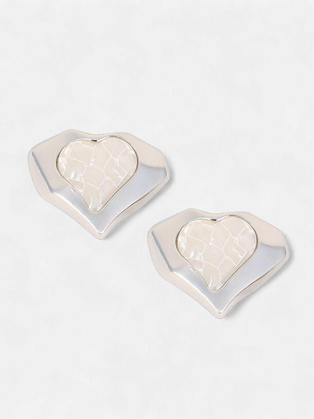 The Coeur-Edge Stud Earrings - Metallic Silver