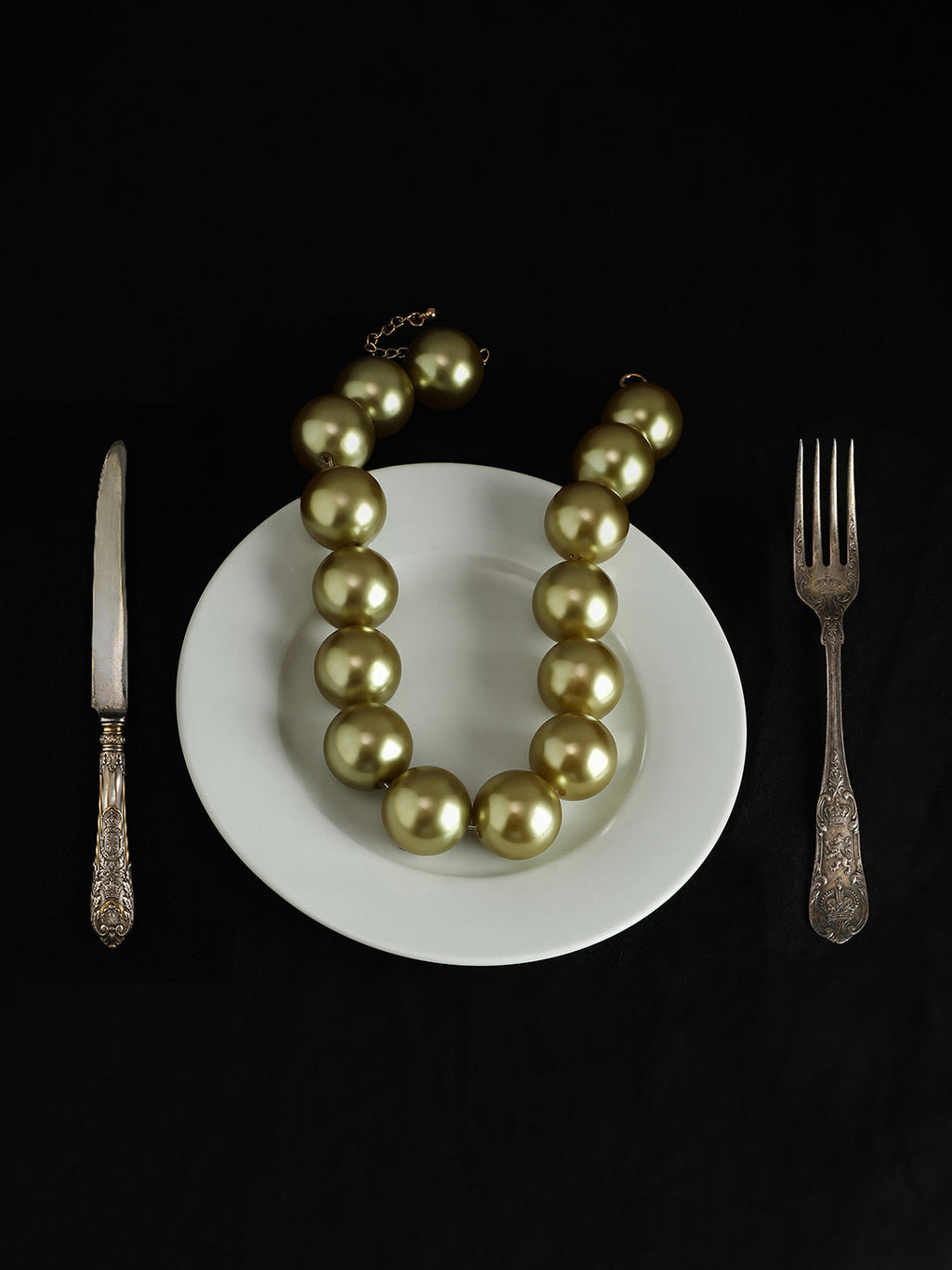 The Majesté Collar Necklace - Light Olive
