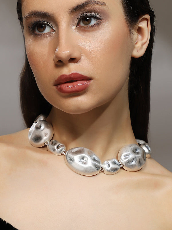 The Dented-Oblong Collar Necklace - Metallic Silver