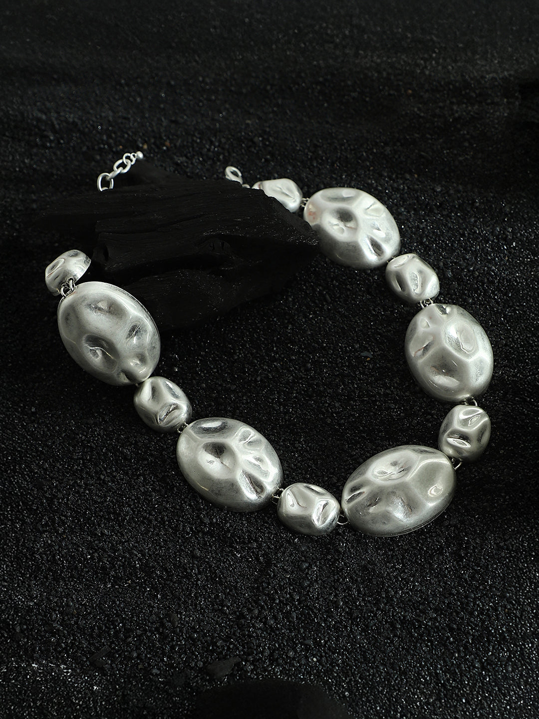 The Dented-Oblong Collar Necklace - Metallic Silver